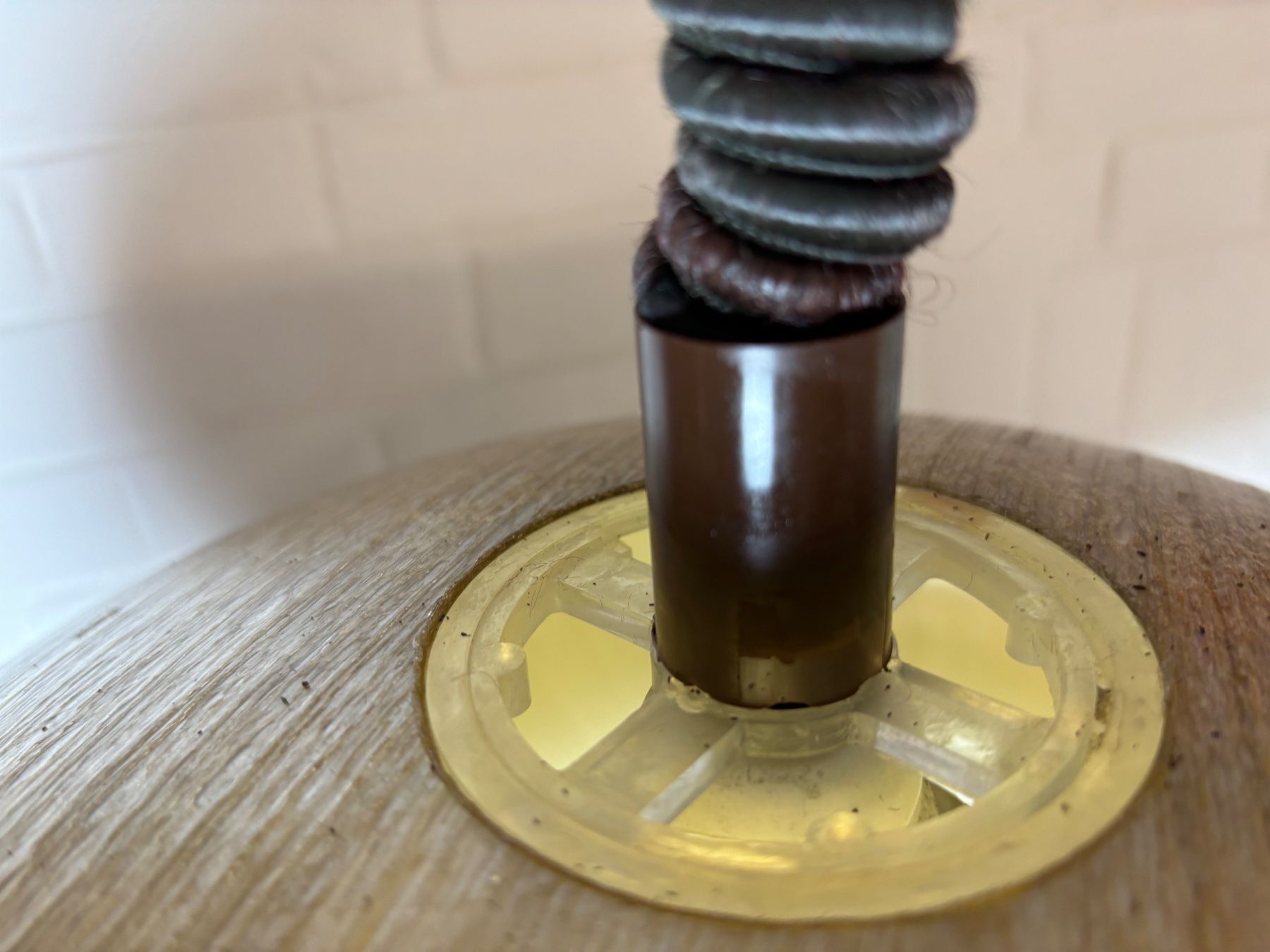 Lampadari & plafoniere: Grosse goldene Kunststoffleuchte 70s Hängeleuchte Design – Usato da Hinwil venduto da DaniBachman 3