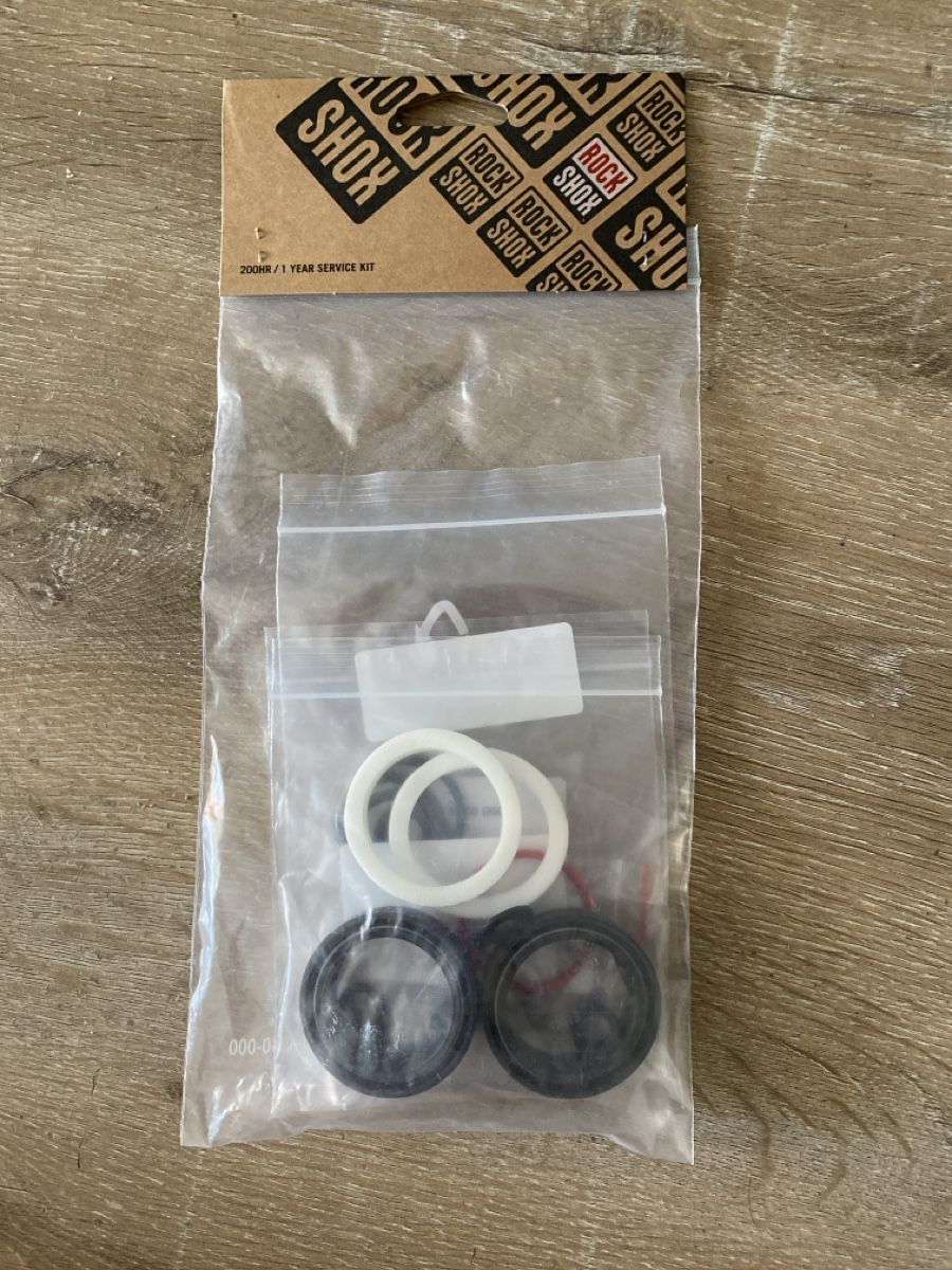 Rockshox Pezzi di ricambio: RockShox Gold 35 200hr/1 Year Service Kit – Nuovo e nell'imballaggio originale da Wangen b. Olten venduto da Isolde_Varin 1