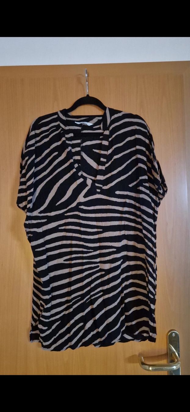 H&M Kleider: Blusenkleid gemustert – Gebraucht aus Bubendorf von ang_b829