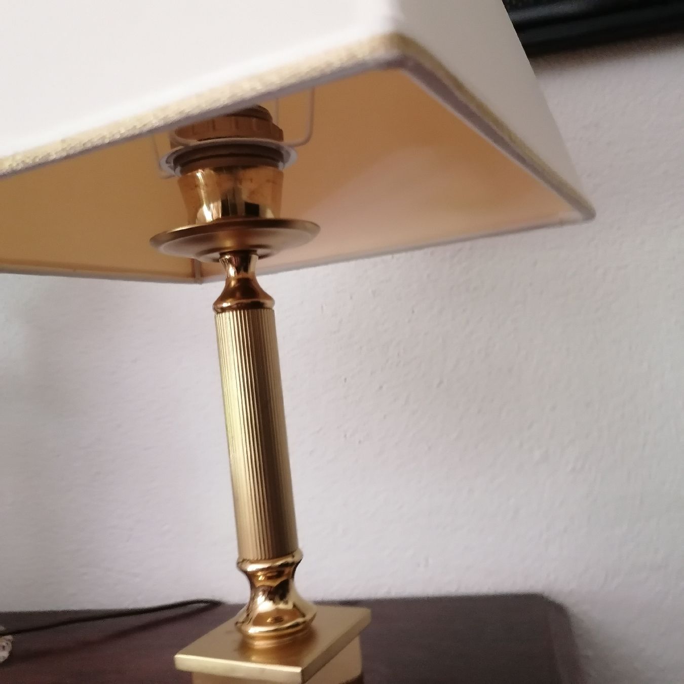 Lampade: Lampada da tavolo in ottone dorato. – Nuovo (secondo la descrizione) da Mendrisio venduto da Accamuta 2