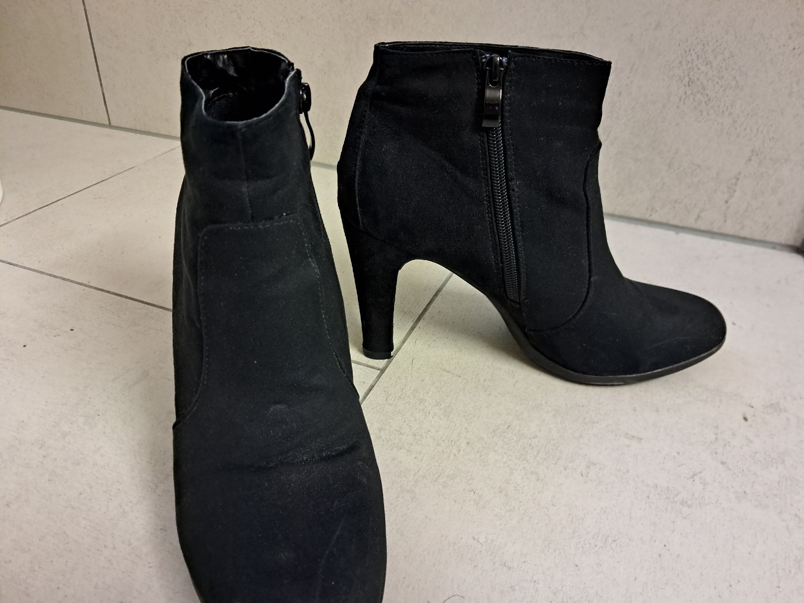 Scarpe da donna: schwarze Stiefelette aus Samt Gr. 40 – Usato da Weinfelden venduto da Da-ryn01 2