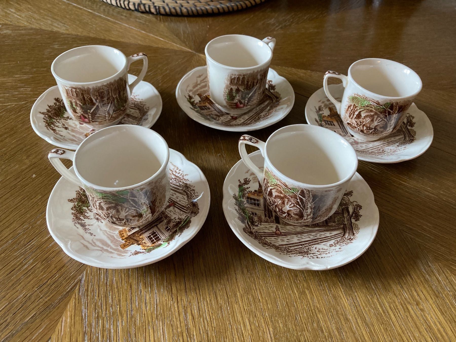 Johnson Brothers Tassen: Johnson Bros Haddon Hall Kaffeetassen x 5 – Gebraucht aus Luzern von AM2nd