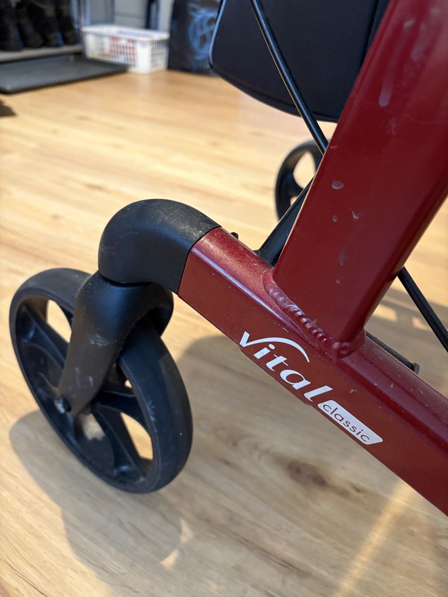 Ausili per la deambulazione: Rollator – Usato da Guntershausen venduto da Kukuk3 2