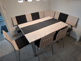 Zeitloser moderner Eckbank mit Stühle+Tisch vom CH Schreiner