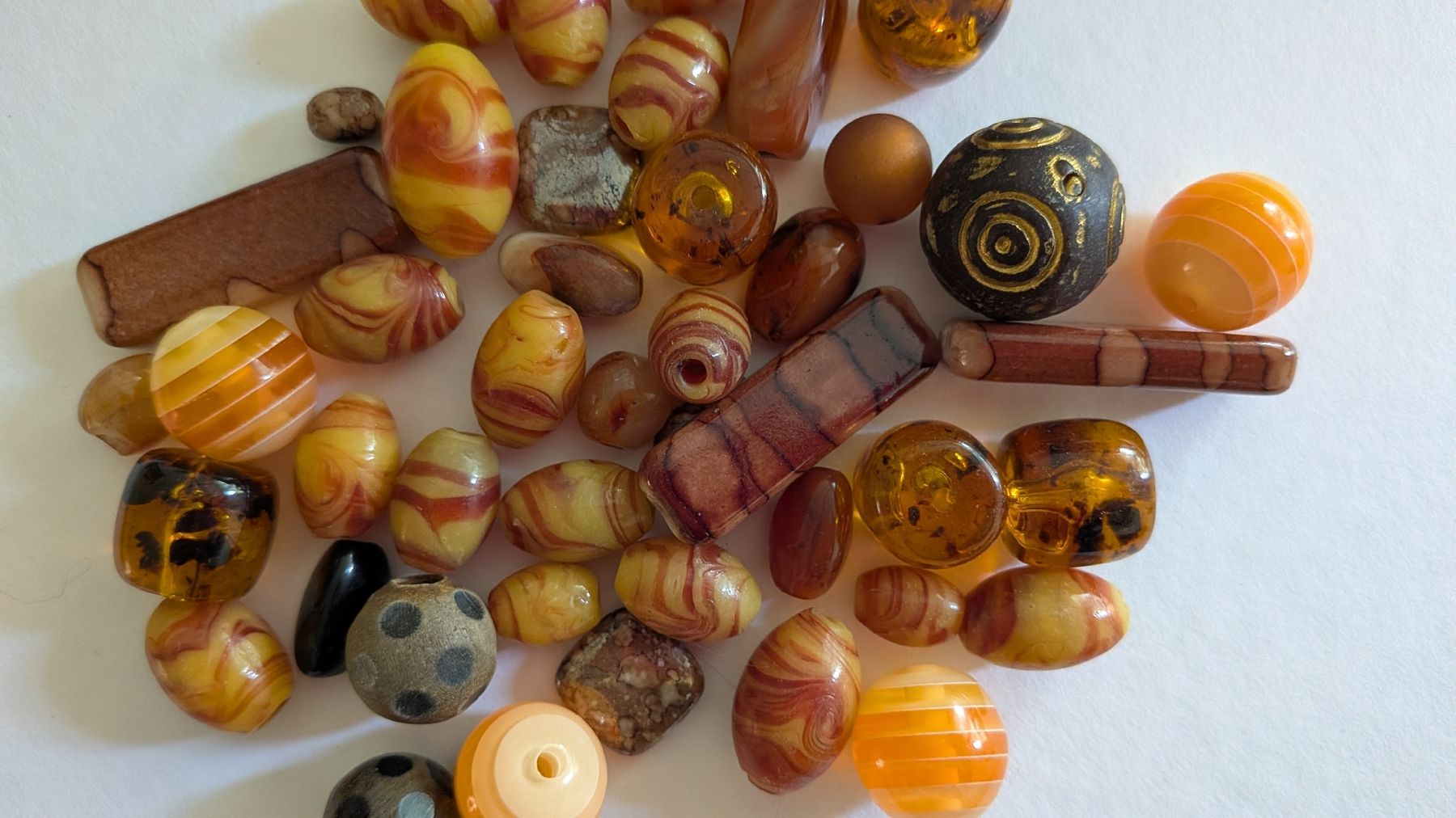 Perlen (unechte): Diverse Sets an Schmuckperlen aus Holz, Glas, Stein – Gebraucht aus Rüschlikon von frau_rose 1