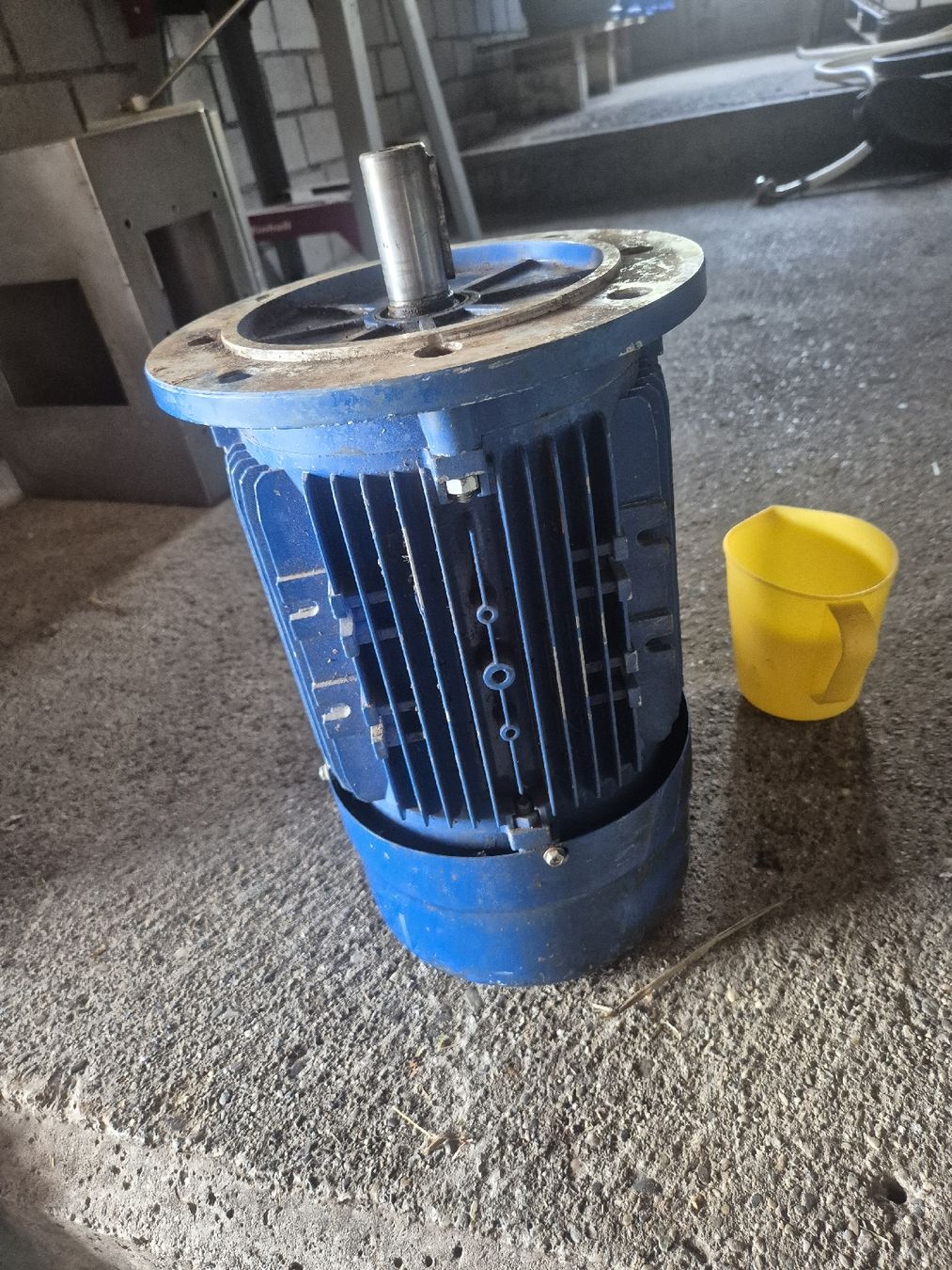 Motori: Drehstrommotor 400v – Difettoso da Schindellegi venduto da Michi98.F 4