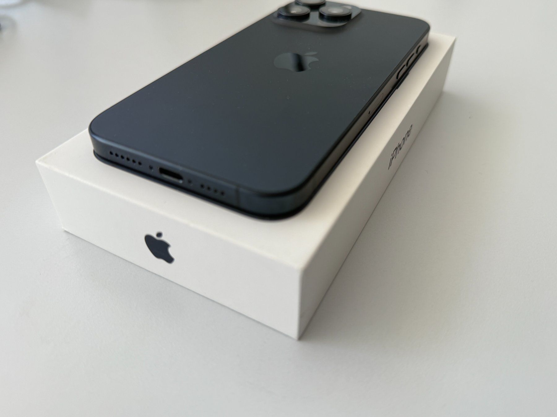 Apple Handys / Smartphones: Apple iPhone 15 Pro Max Blue Titanium, Garantie bis 4.11.25 – Gebraucht aus Wollerau von casatutti 4