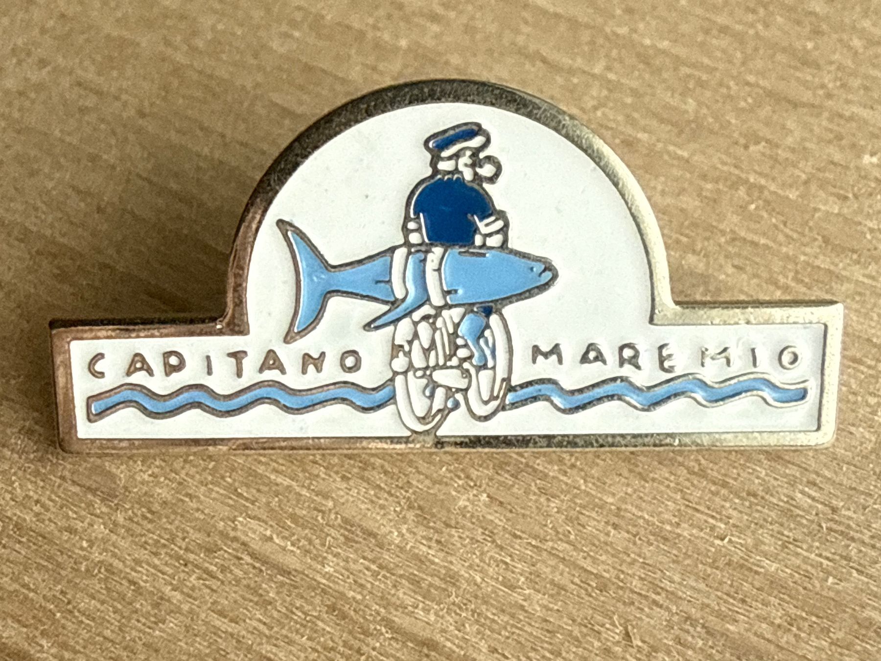 Placchette & Badge: Pin Capitano Mare Mio – Usato da Glattbrugg venduto da Schweigmatt