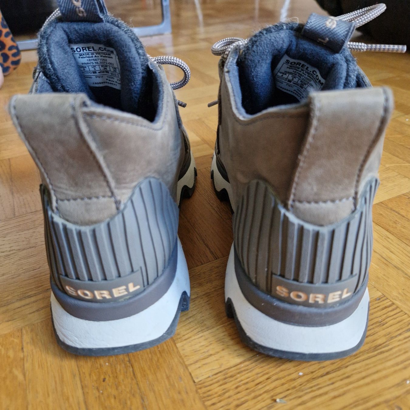 Sorel Scarpe da donna: Sorel Kinetic Caribou 35.5-36 – Usato da Onex venduto da AF. 6