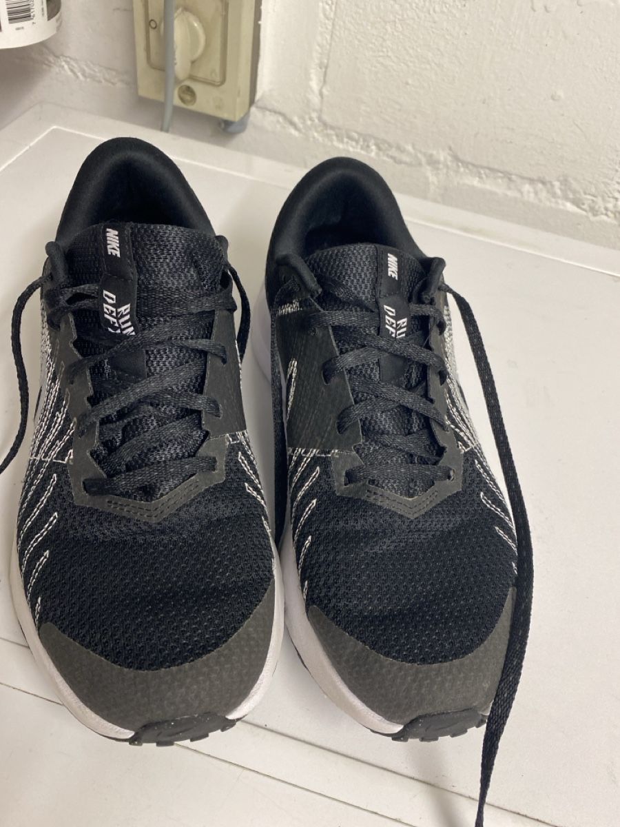 Nike Herrenschuhe: Nike Laufschuh Model Run Defy – Gebraucht aus Gerlikon von citytiger