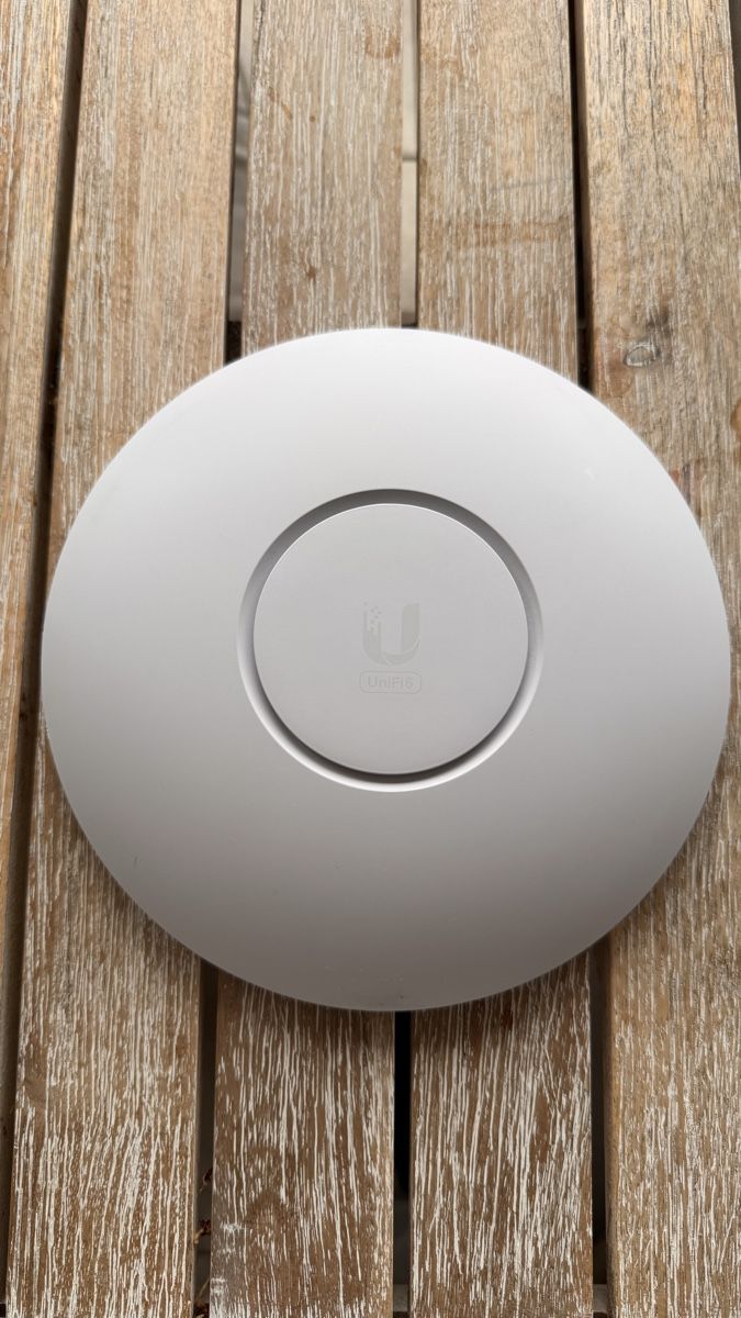 Ubiquiti WiFi: Ubiquiti Access Point UniFi 6 Professional U6-PRO – Usato da Triesen venduto da Honeybatcher