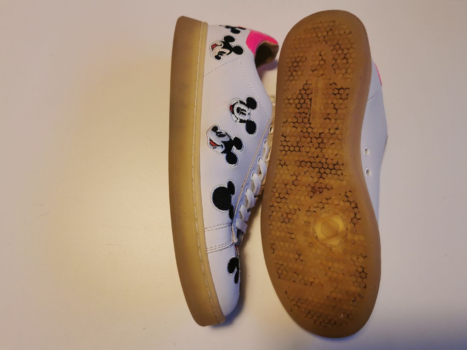 Scarpe da donna: Leder Sneaker Micky Mouse grösse 39 – Nuovo (secondo la descrizione) da Sachseln venduto da Ohlala-Shop 2