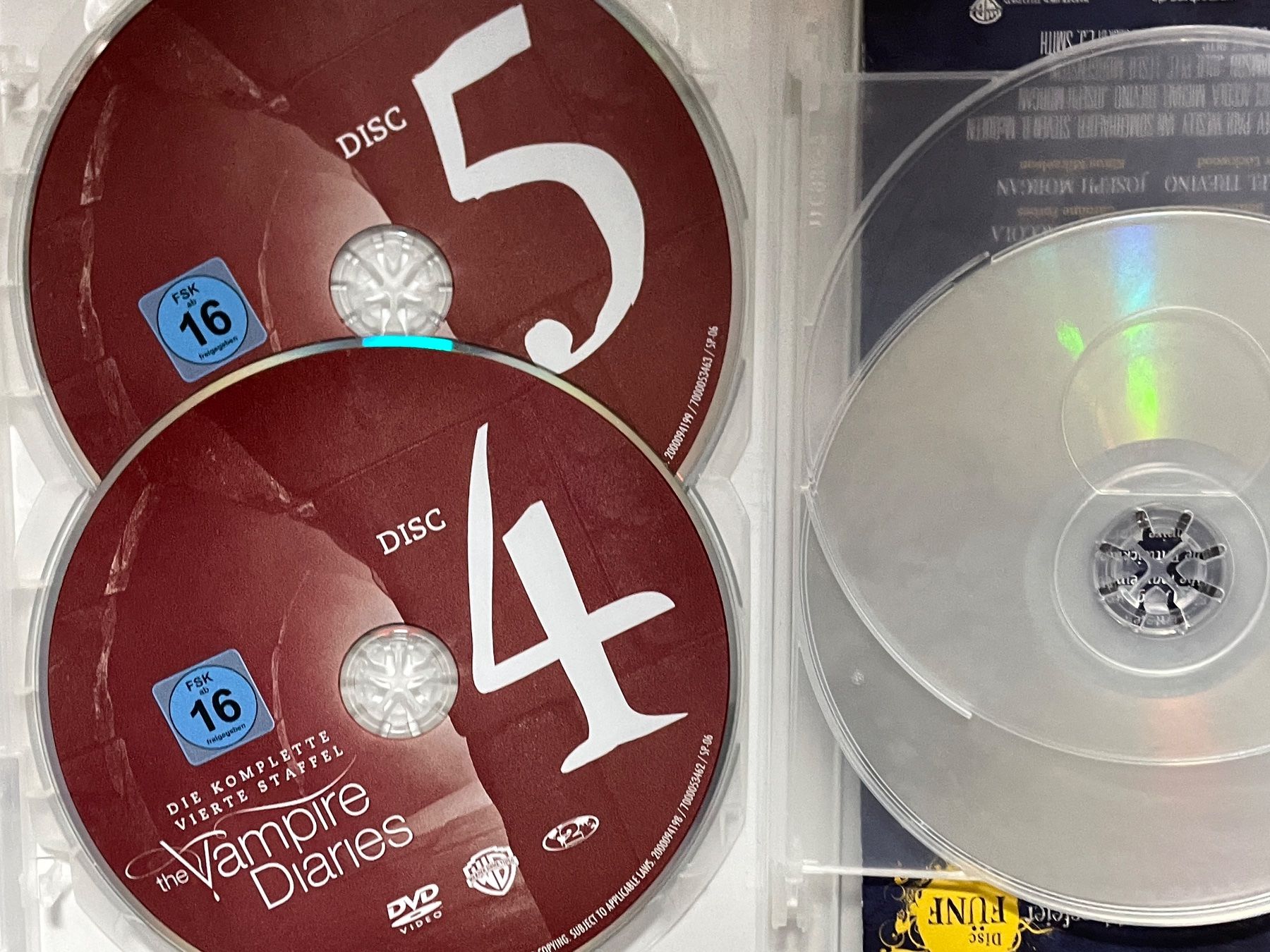Tutti i DVDs: The Vampire Diaries 4 – Usato da Muri b. Bern venduto da AdidasCollector 3