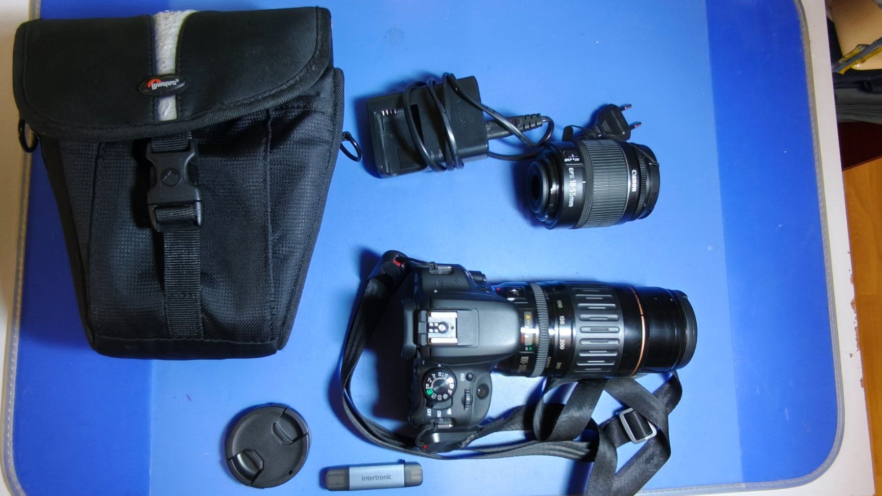 Canon Kamera: Spiegelreflexkamera Canon EOS 100D, 2 Objektive und mehr – Gebraucht aus Sursee von Galway