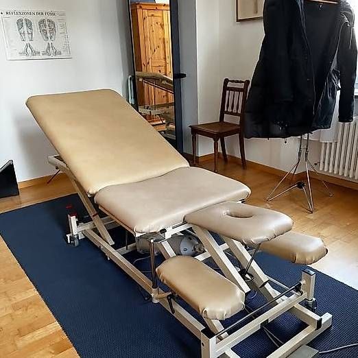 Attrezzature mediche: Elektrische Therapieliege RehaTech Mod. 3000 – Usato da Jonen venduto da jul_w2px