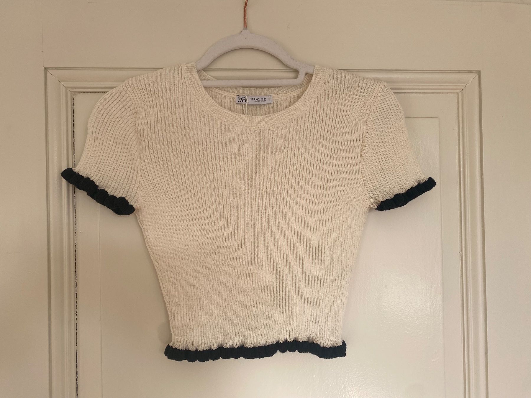 Zara Tops: Zara Crop Top Cremeweiss – Gebraucht aus Basel von NormaJean01 1