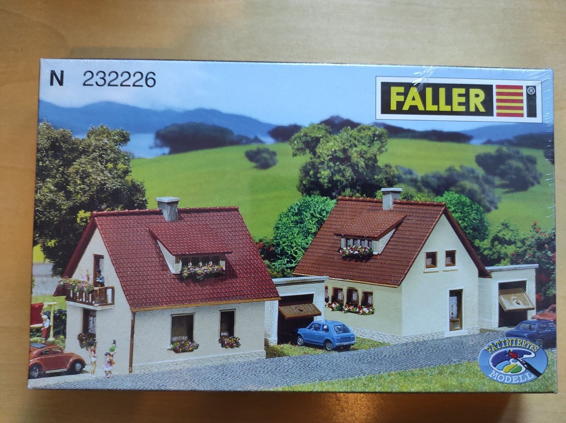 Faller Modelleisenbahnen: 2 Einfamilienhäuser, Bausatz von Faller N, Fabrikneu – Neu und originalverpackt aus La Chaux-de-Fonds von Kat2019