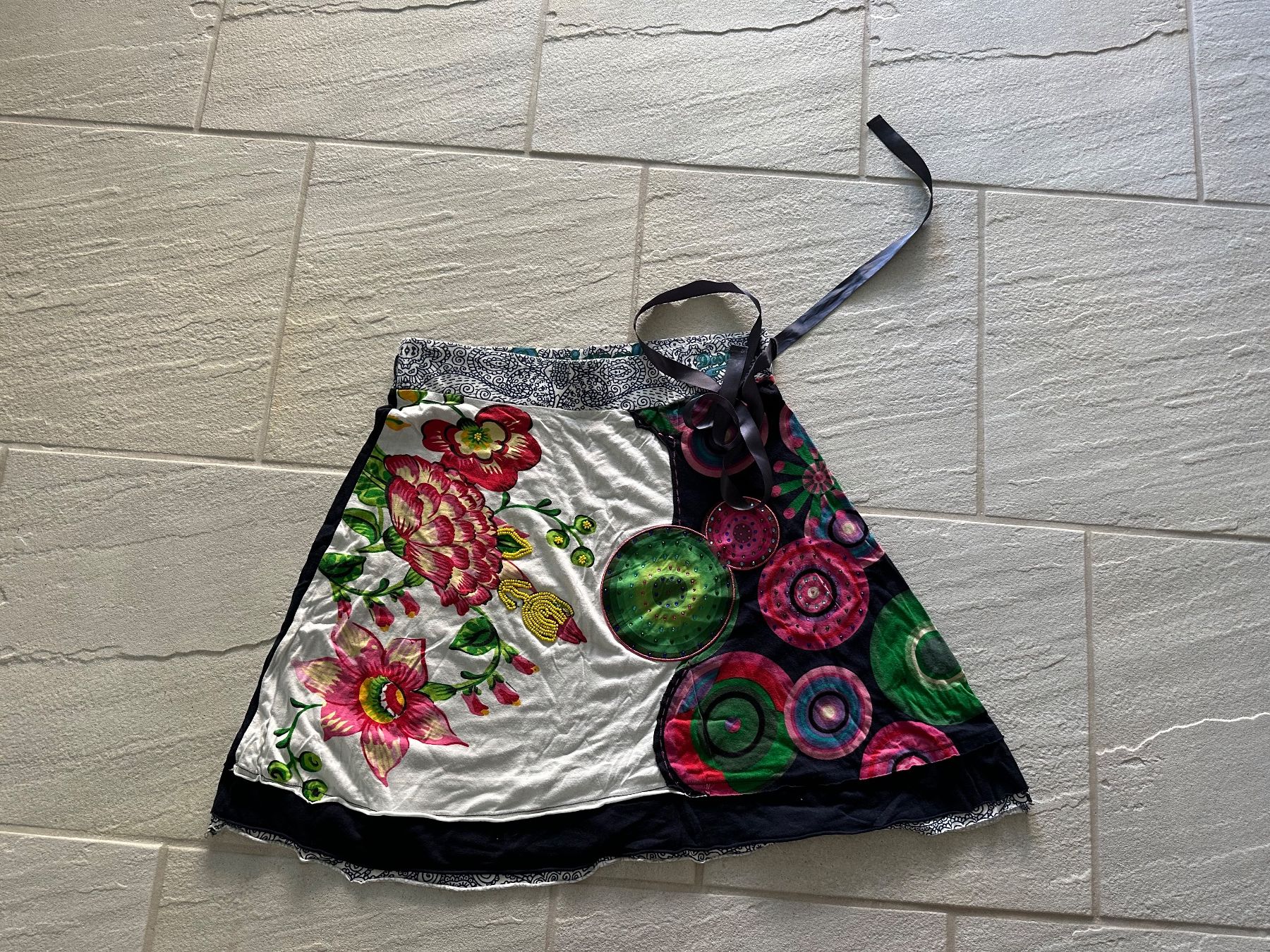 Desigual Röcke: Desigual Rock bunt gemustert – Gebraucht aus Pfäffikon ZH von bingo74
