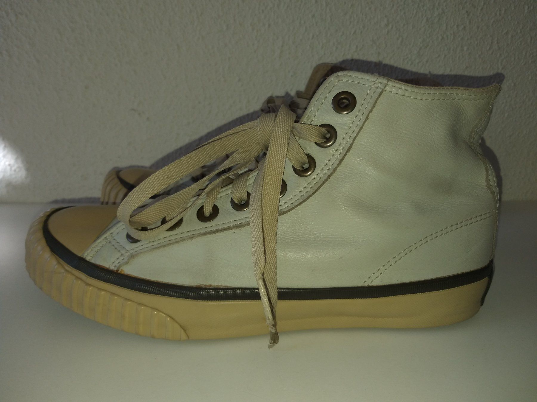 Converse Scarpe da donna: CONVERSE  Chaussures / Schuhe  Pointure / Nummer 37 – Usato da Cossonay-ville venduto da Super-Price-Quality 2