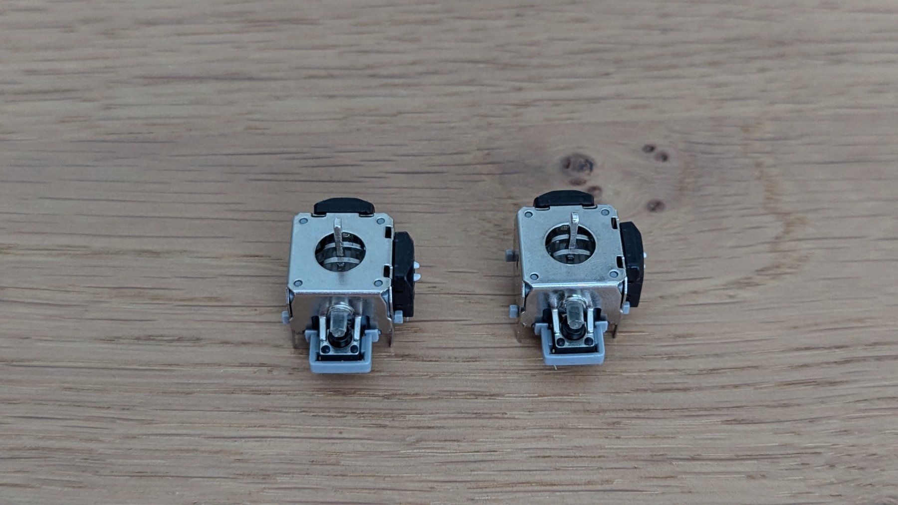 Controller: Ersatz Analog Sticks PS1 / PS2 – Nuovo (secondo la descrizione) da Oftringen venduto da RetroMister