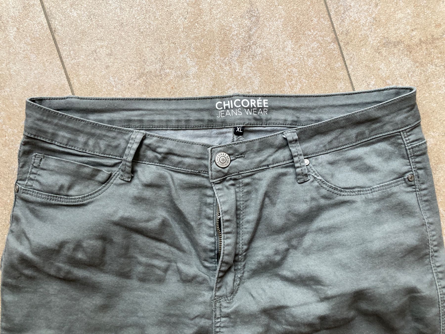 Pantaloni: 7/8 Hose von Chicorée, olive, ca. Gr. L – Usato da Gelterkinden venduto da froggy80 1