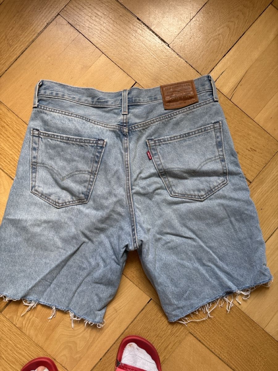Levi's Jeans: Levis Shorts – Usato da Bern venduto da Lydiixa 1