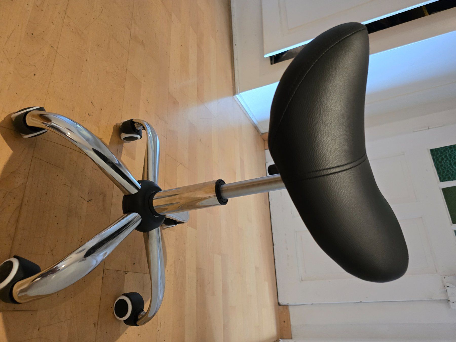 Tabourets: Tabouret de bureau ergonomique sur roulette – D'occasion à Biel/Bienne par Cytriceps 1