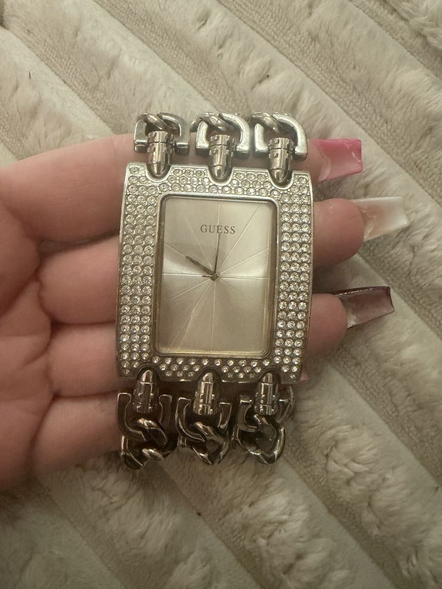 Guess Montres: Guess Uhr gebraucht – D'occasion à Witterswil par gsc_z6ts