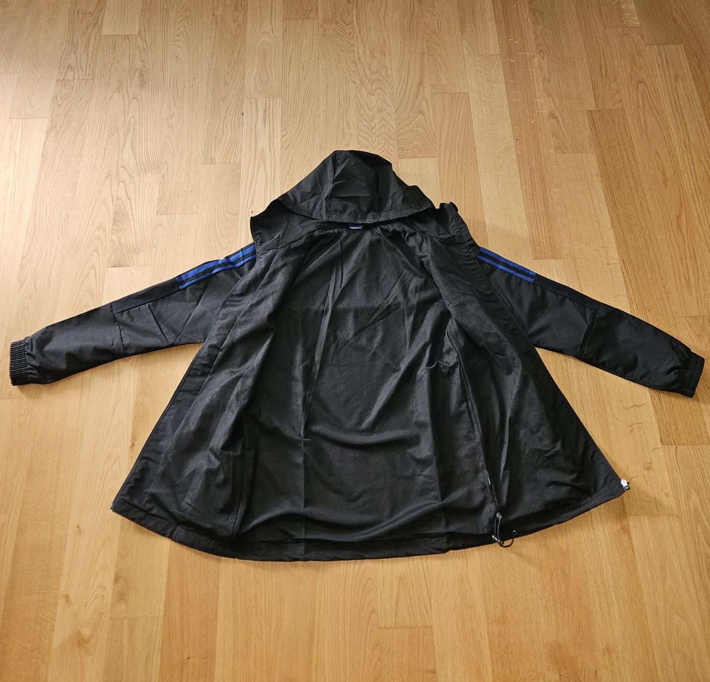 Adidas Giacche: Adidas Jacke Real Madrid – Nuovo (secondo la descrizione) da Köniz venduto da nneighbor 1
