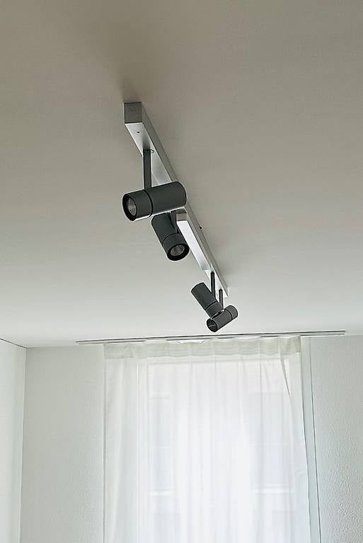Lampade: LED Beleuchtungsbalken – Usato da Utzigen venduto da Leolo1
