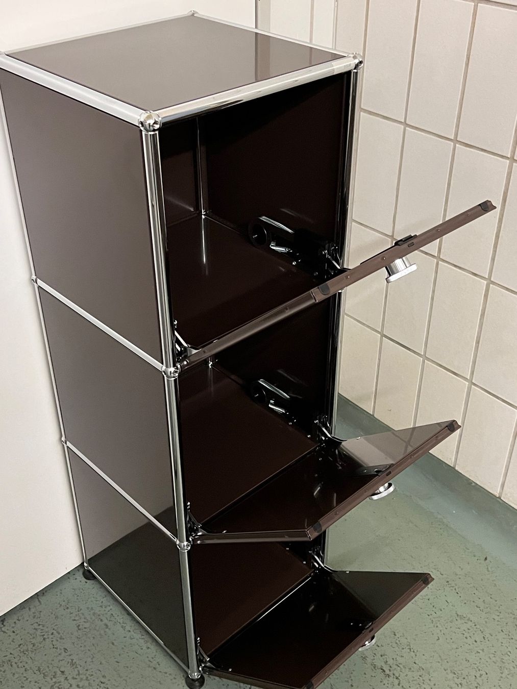 USM Cassettiere: USM Haller Sideboard Braun in Top Zustand – Usato da Dietikon venduto da Kumar_Occasionen 2