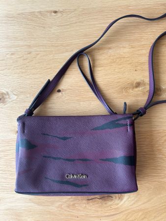 Calvin Klein Damen Tasche lila gemustert neu