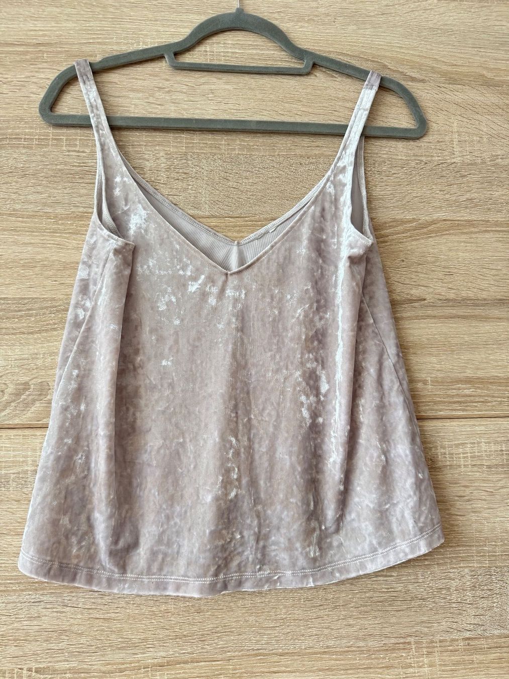 Tops: Débardeur en velours doux – Gebraucht aus Montreux von Izapechee