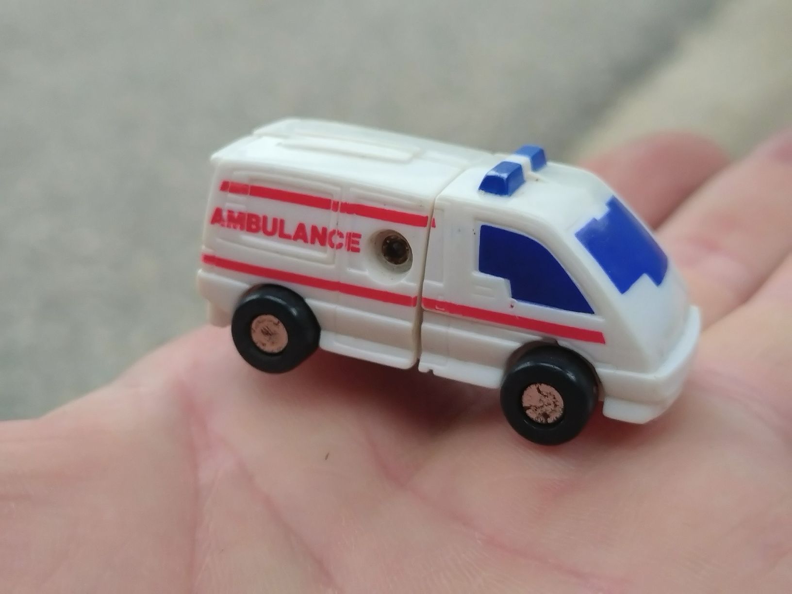 Statuette: Transformer Ambulance Micro Vintage Rare – Usato da Farvagny-le-Grand venduto da LaCaverne 2