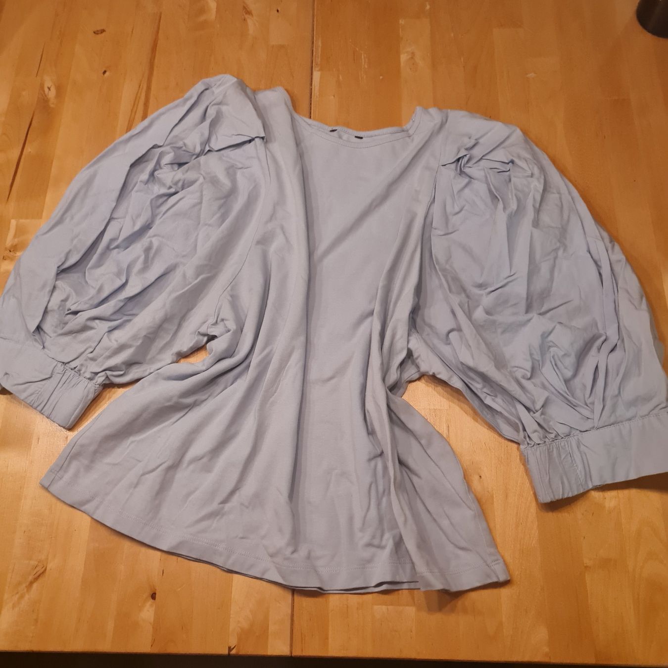 T-shirt: Damenshirt mit Puffärmeln/ XL – Usato da Thierachern venduto da Staecketoeri