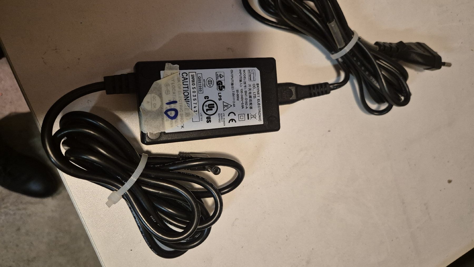 Caricabatterie: Adaptateur secteur / chargeur - idéal remplacement! – Usato da Villars-sur-Glâne venduto da soa_2h5f
