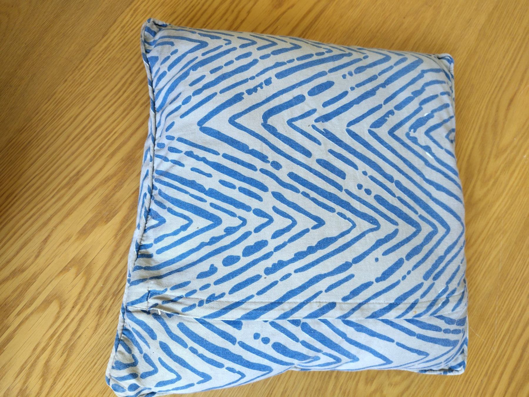 Interio Kissen: 2er Set Deko Kissen, blau- grau gemustert, Interio – Gebraucht aus Bern von Cassiopeia-72 2