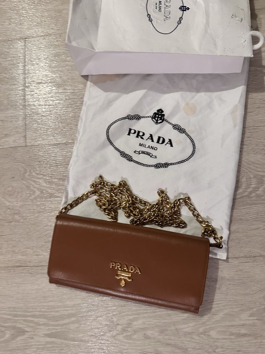 Prada Altro in  Abbigliamento & Accessori: Prada borsa a tracolla in pelle marrone con catena – Usato da Niedergösgen venduto da ani_bq8w