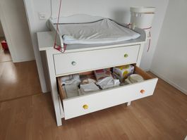 Wickeltisch mit vielen Extras