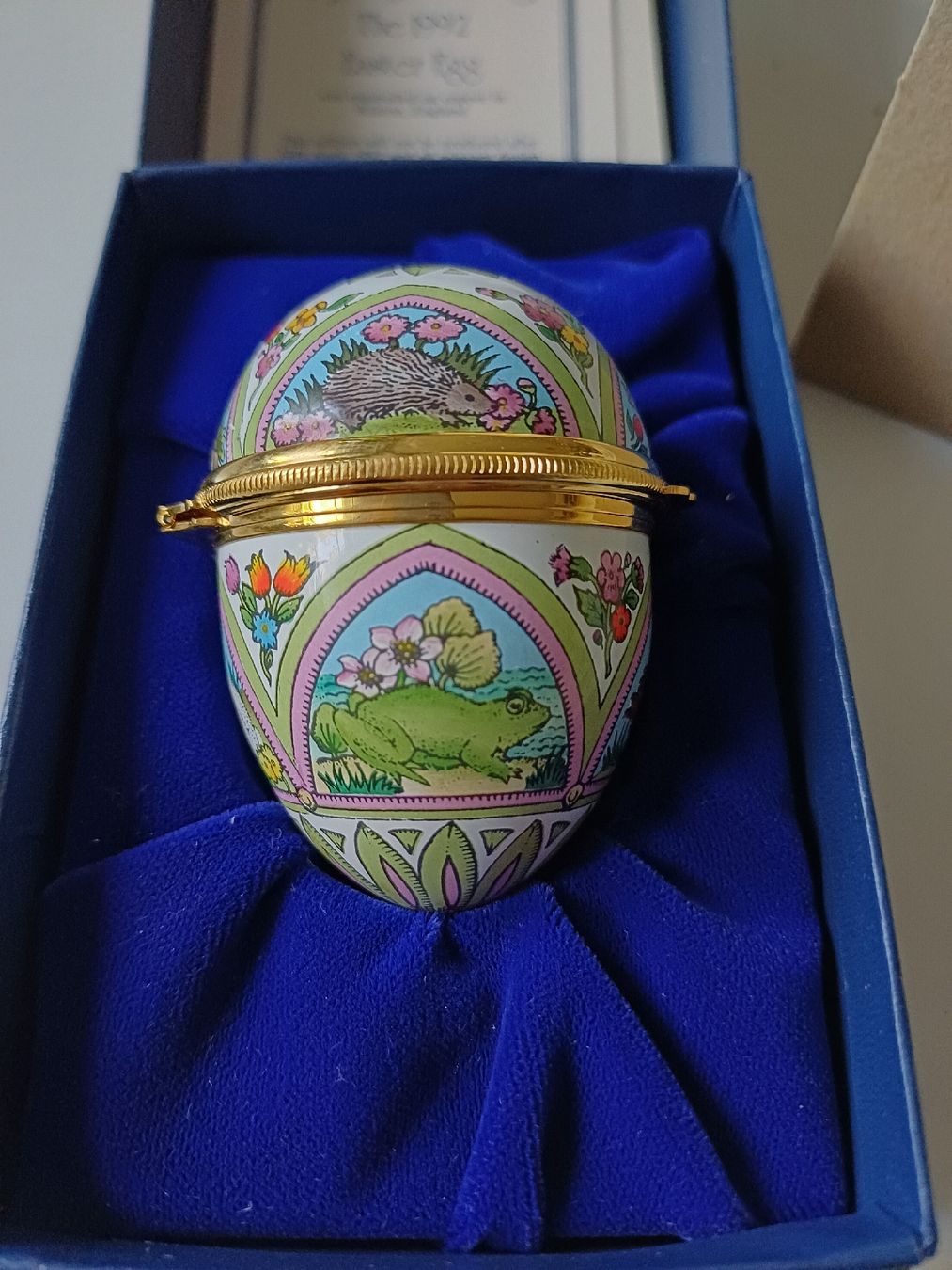 Altro in Decorazioni & Accessori: Halcyon Days enamels, Bilston Dose, Easter Egg 1992 – Nuovo e nell'imballaggio originale da Zürich venduto da Avocadokern 4