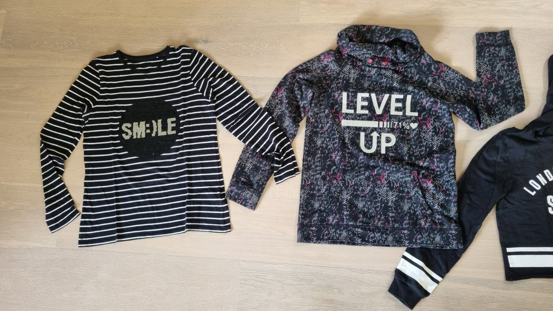 Lotti di vestiti: Kleiderpaket: 4 Oberteile (Pullover, Shirts) - Gr. M – Usato da Neftenbach venduto da DanielaS01020304 1