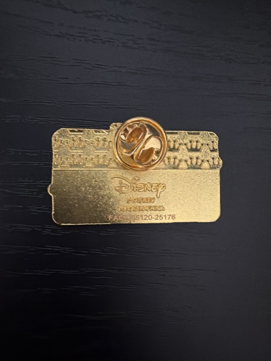 Placchette & Badge: Loungefly Disney Princess Aurora Pin – Nuovo (secondo la descrizione) da wynigen venduto da Birnenmus 1