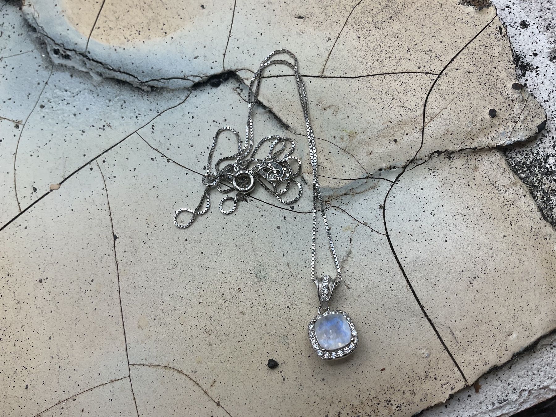 Catenine: Feines leichtes Collier mit Mondsteinanhänger – Nuovo (secondo la descrizione) da luzern venduto da Alpendorf1 3