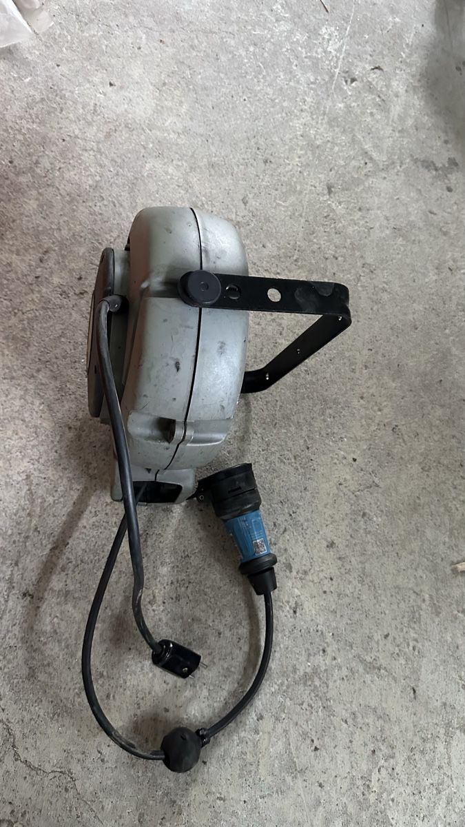 Cavi: ZECA Kabelrolle 5527XF mit Lampe, gebraucht – Usato da Biel/Bienne venduto da kra_s8rv 2