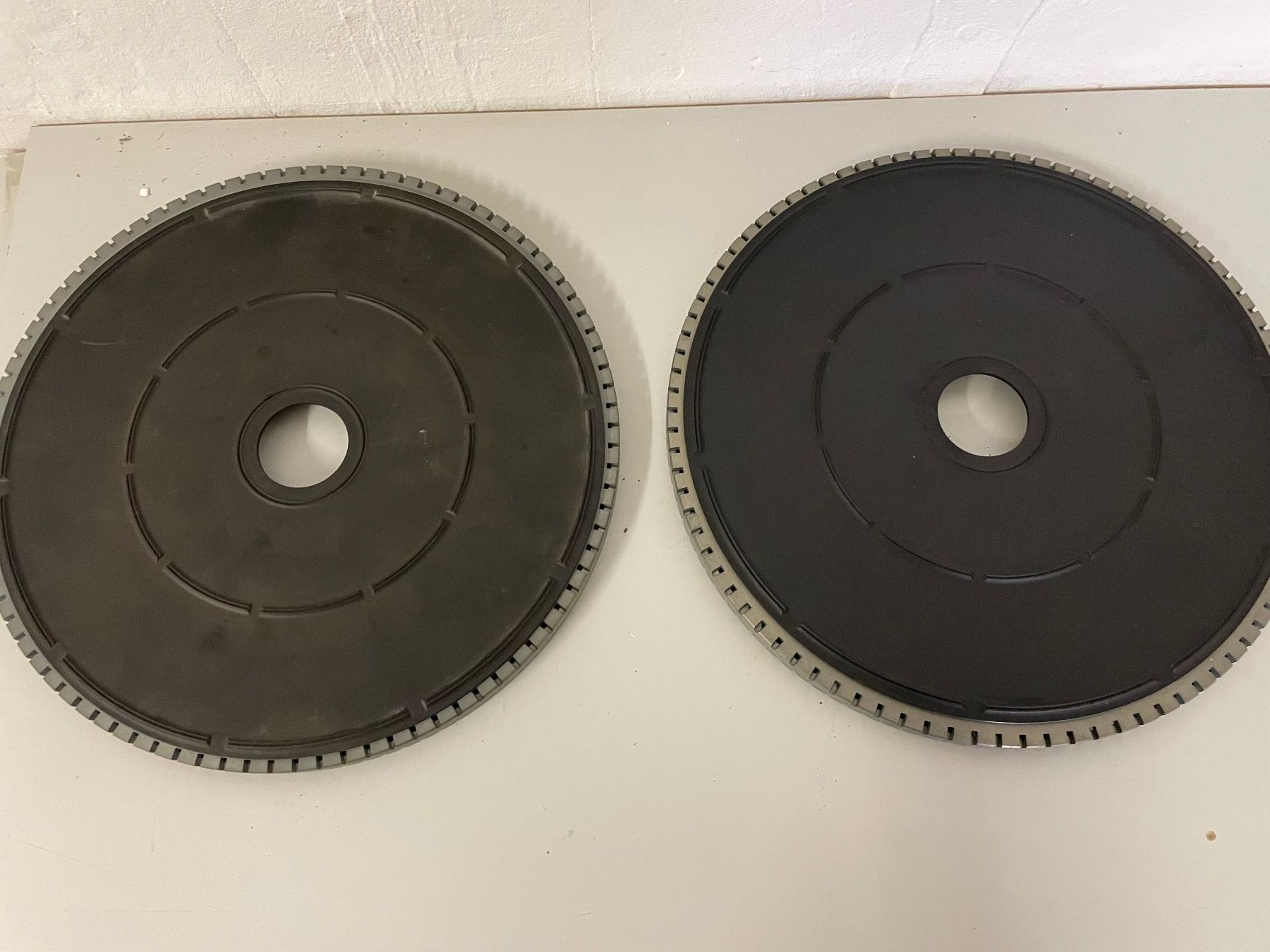 Thorens Plattenspieler: 2 plateaux Thorens 104 – Gebraucht aus La Croix (Lutry) von netrajet