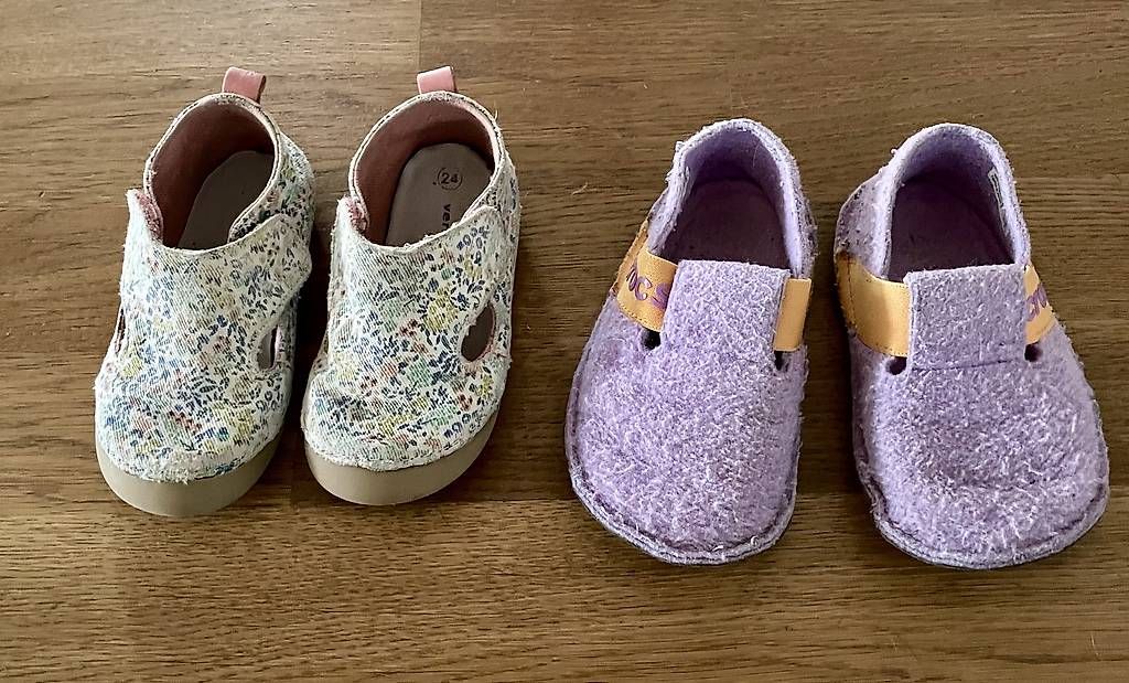 Scarpe per ragazzi: Hausschuhe Gr. 24 Gr.23 – Usato da Zürich venduto da save-resources