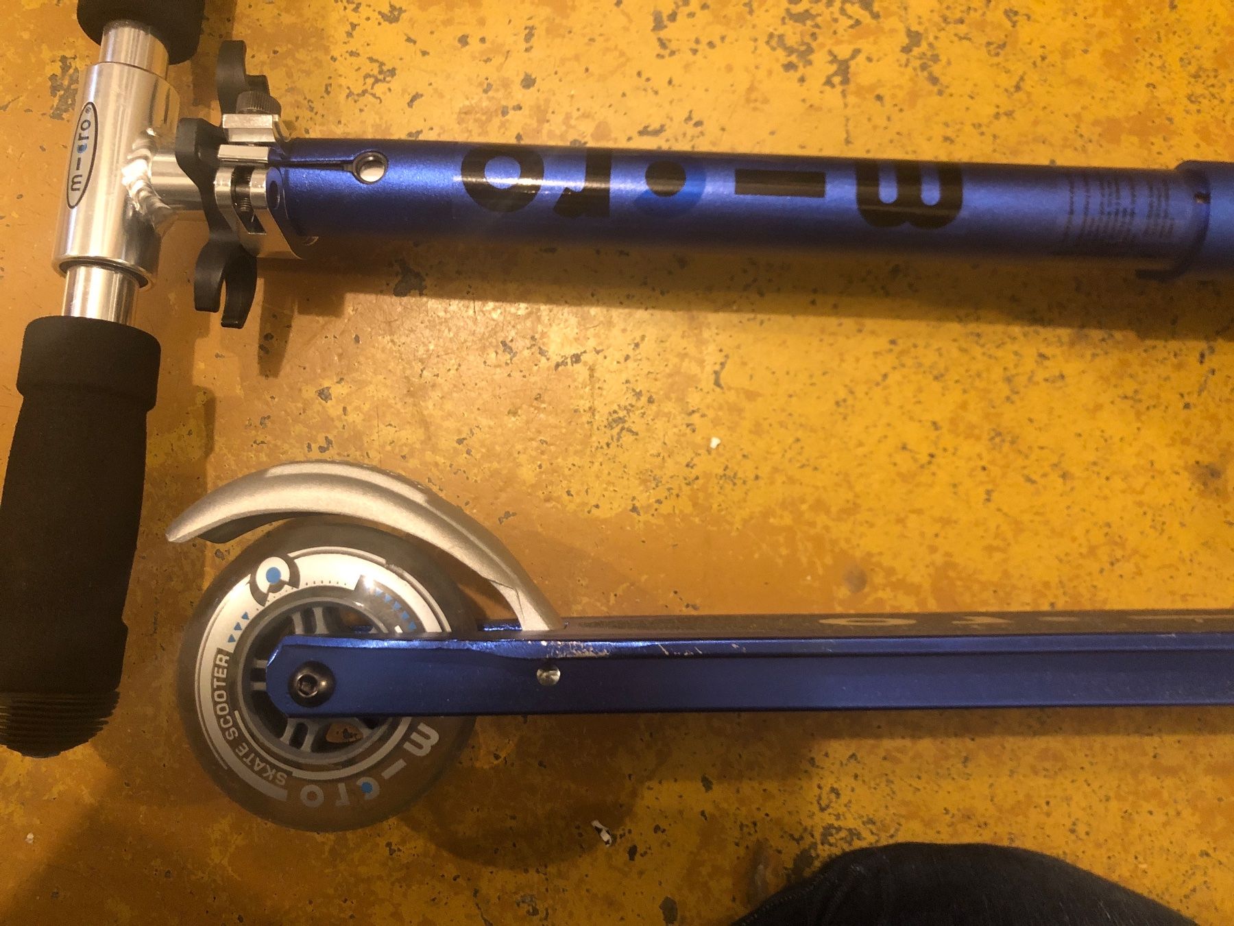 Micro Kickboard: Micro Kickboard - Top Zustand - dunkelblau! – Usato da Olten venduto da eti_r289 3