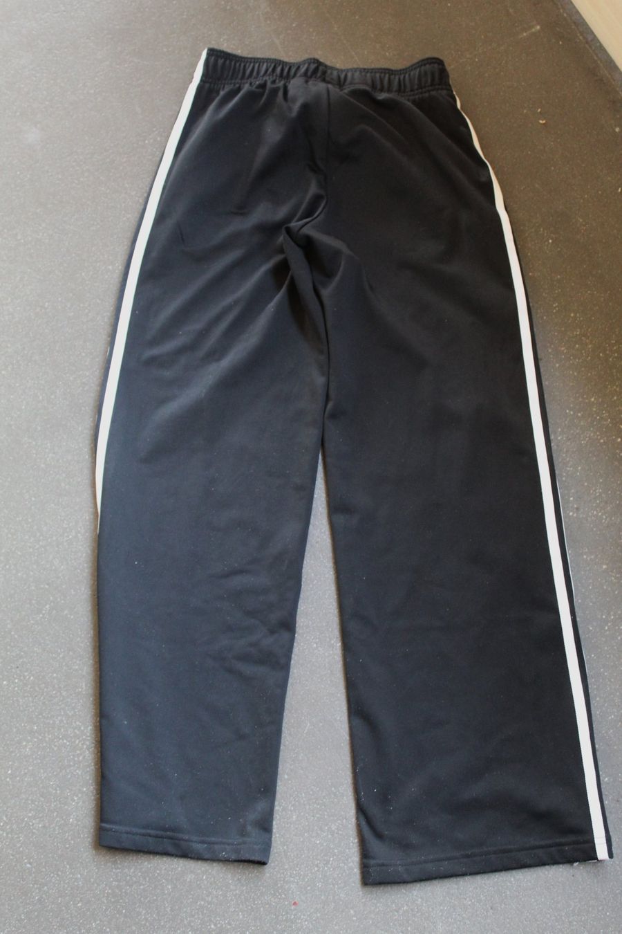 Adidas Pantalons: Trainerhose Grösse 158 adidas – D'occasion à St. Gallen par Amelie_73 2