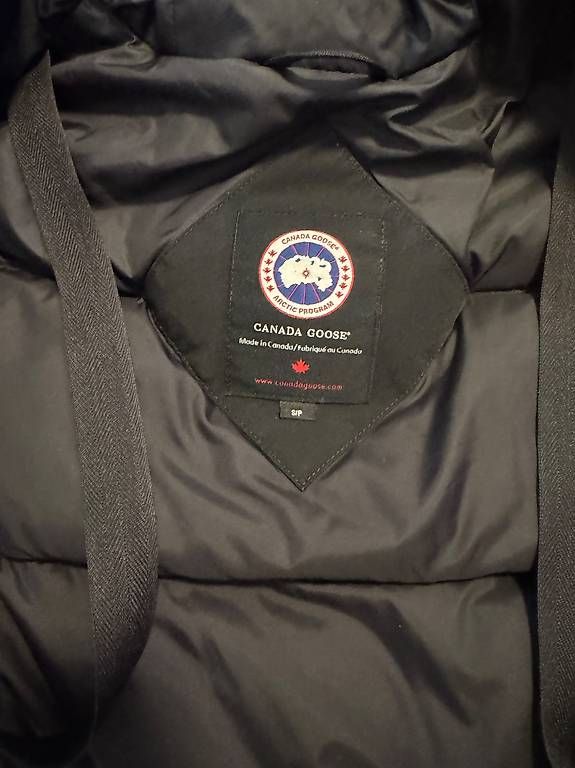 Jacken: Canada Goose Jacke Grösse S – Gebraucht aus Bern von fausti94