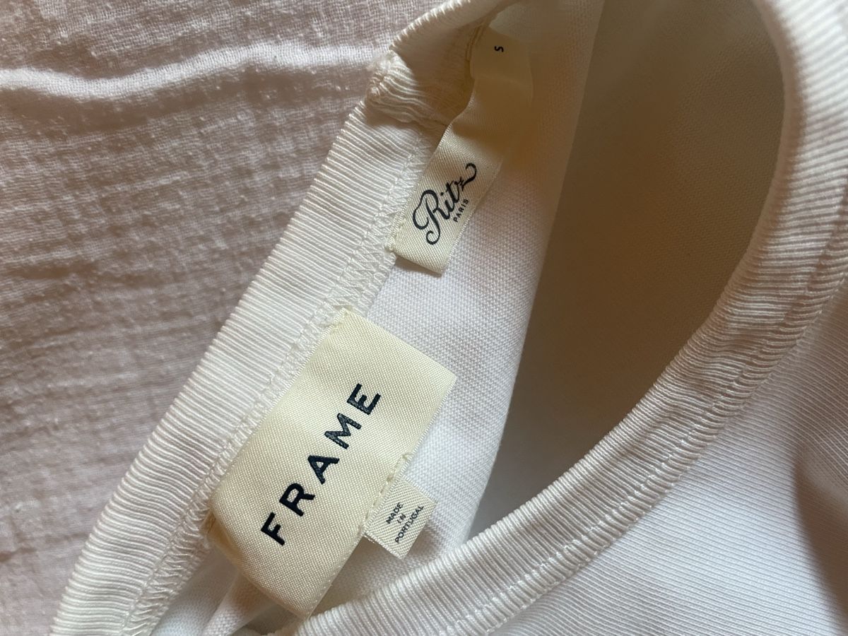 Top: Ritz Paris x Frame Denim tee – Usato da Pfäffikon SZ venduto da MarieEdh 1